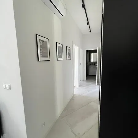 Apartament 8015 *